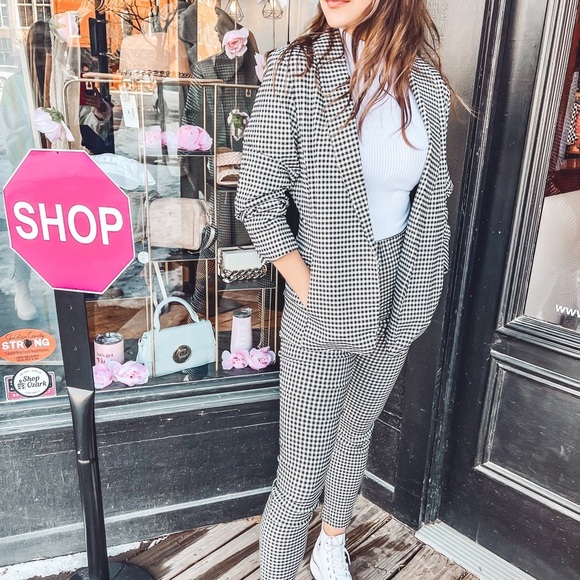 Chic Plaid Blazer - Picture 2 of 3